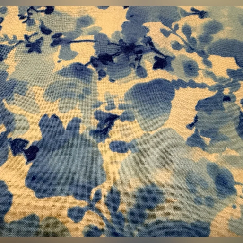 Sur La Table Blue Floral Blossom Tablecloth 70x70